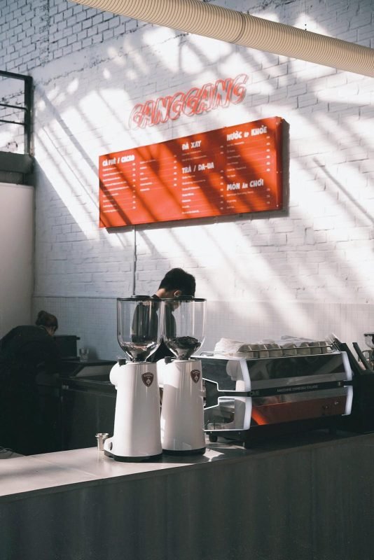 Cafe-Gang-Gang-–-Goc-chill-doc-dao-cho-nguoi-me-xe-va-am-nhac-2-534x800